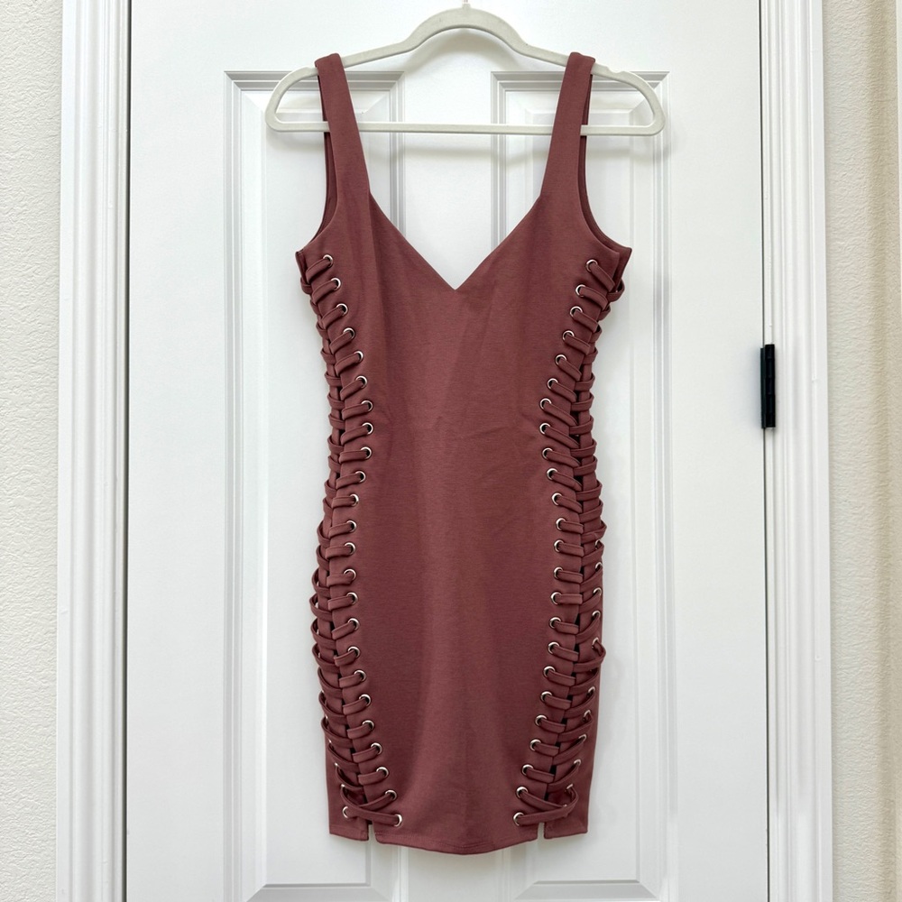 Tobi "Lace Be Honest" mauve rose, side up lace, bodycon dress size Small